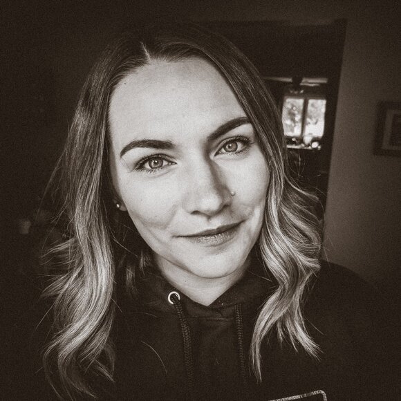 Meet your Posher, Brooke - Picture 1 of 1